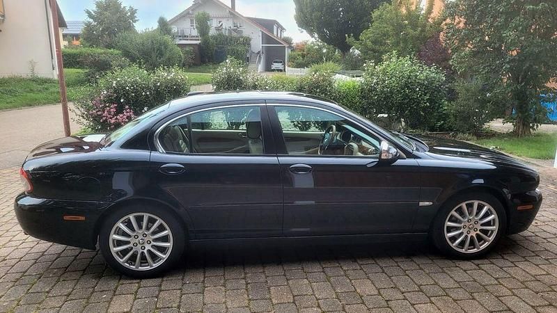 Schwarz Gebraucht 2009 Jaguar X-type Executive Limousine | 6.900 € (Teuer) - Bild 1/4