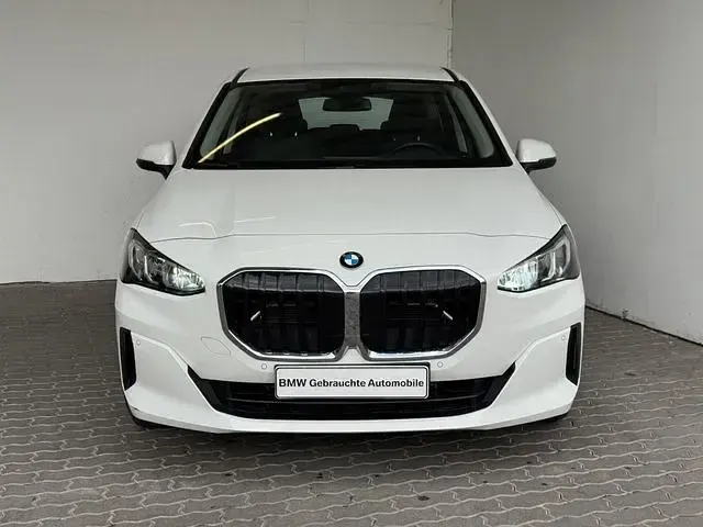 Gebraucht BMW 218 Active Tourer 136 PS (100 kW) 2023 Weiß Van / Kleinbus