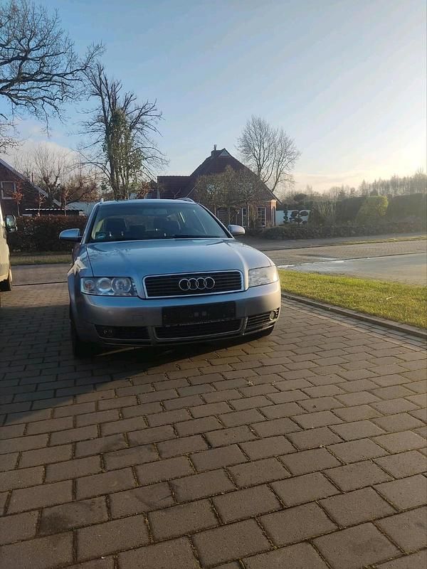 Grau Gebraucht 2003 Audi A4 Kombi | 3.750 € (Teuer) - Bild 1/4