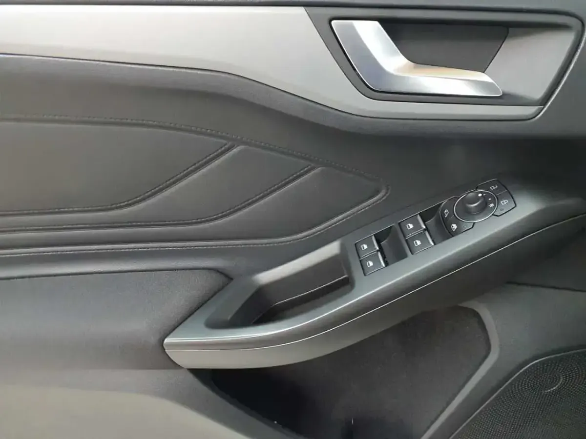 Usata Ford Focus Cool & Connect 120 CV (88 kW) 2023 Nero Station wagon