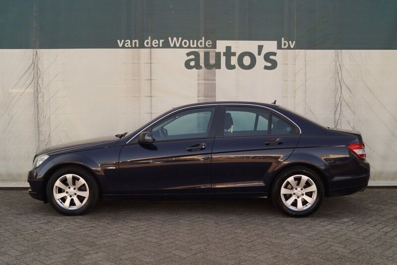 Blau Gebraucht 2011 Mercedes C180 Business Limousine | 5.837 € (Guter Preis) - Bild 1/4