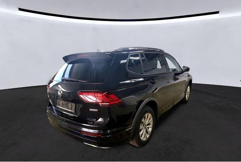Gebraucht VW Tiguan Allspace R-line 199 PS (146 kW) 2021 Deep black perleffekt SUV