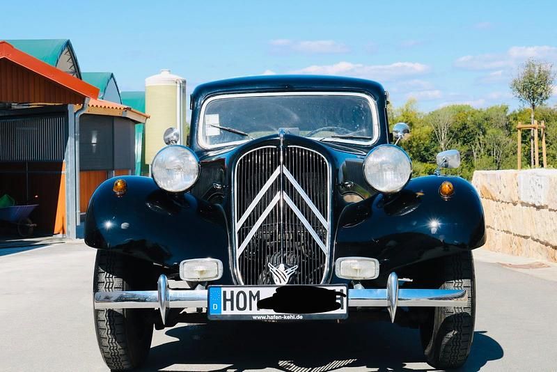 Schwarz Gebraucht 1952 Citroën Traction Avant Kombi | 19.900 € - Bild 1/4