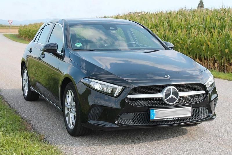 Schwarz Gebraucht 2022 Mercedes A200 Progressive Limousine | 24.990 € (Superpreis) - Bild 1/4