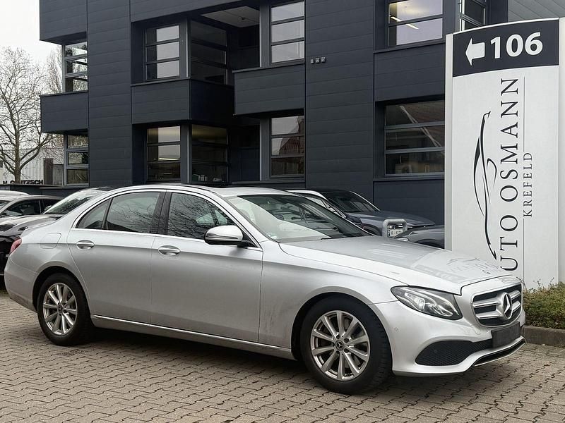 Iridiumsilber metalliclack Gebraucht 2018 Mercedes E250 Avantgarde Limousine | 18.950 € (Guter Preis) - Bild 1/4