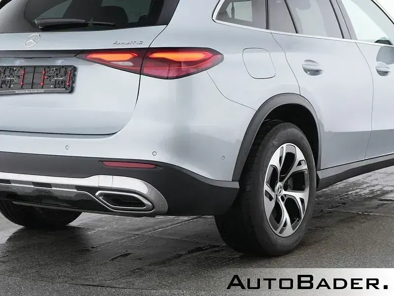 Gebraucht Mercedes GLC300 Avantgarde 204 PS (150 kW) 2024 Silber SUV