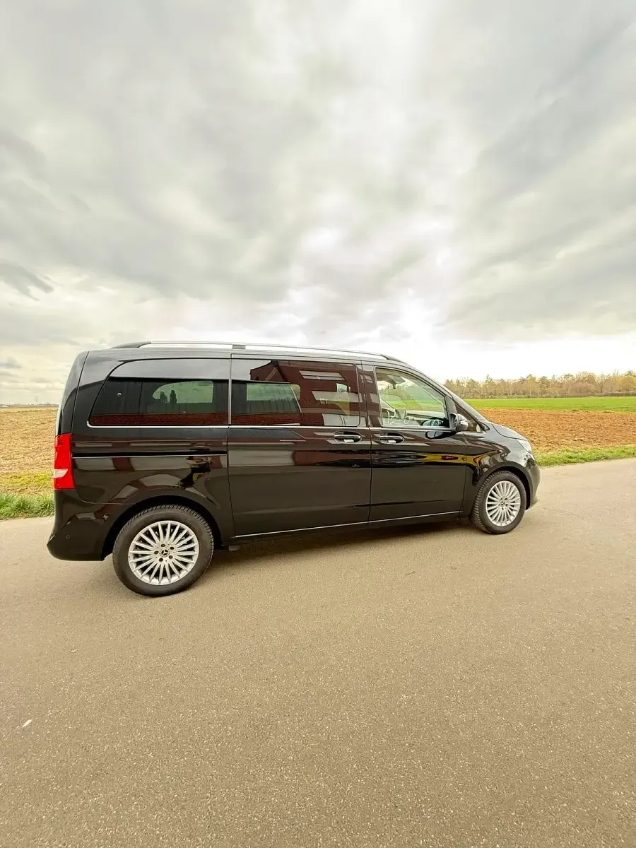 Gebraucht Mercedes V220 163 PS (119 kW) 2018 Schwarz Van / Kleinbus