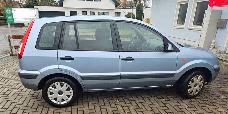 Blau Gebraucht 2006 Ford Fusion Ambiente Limousine | 1.090 € (Fairer Preis) - Bild 1/4