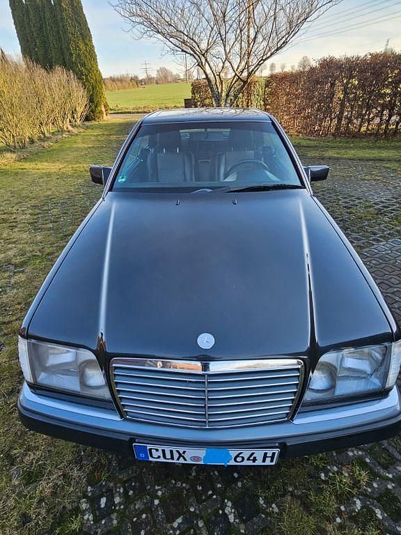 Gebraucht Mercedes 220 150 PS (110 kW) 1993 Schwarz Coupé