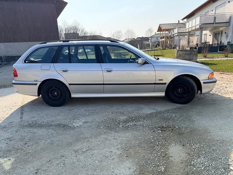 Gebraucht BMW 523 170 PS (125 kW) 1998 Silber Kombi