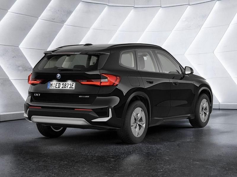 Neu BMW iX1 150 kW (204 PS) 2026 Schwarz SUV