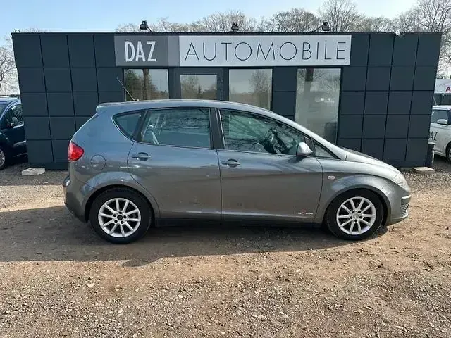 Käytetty Seat Altea Copa 105 HP (77 kW) 2012 Harmaa Sedan