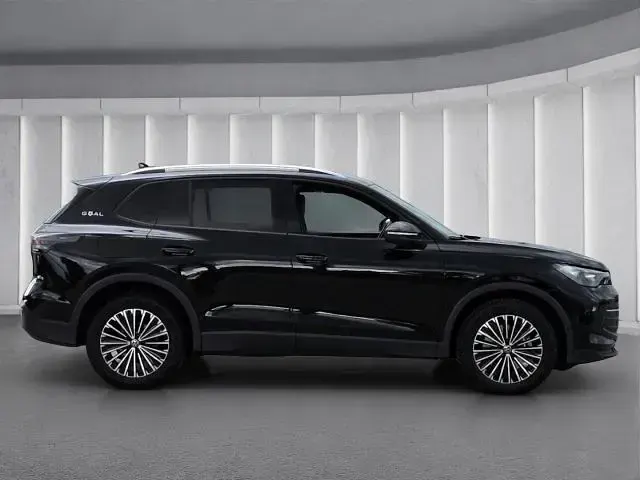 Gebraucht VW Tiguan Goal 150 PS (110 kW) 2025 Schwarz SUV
