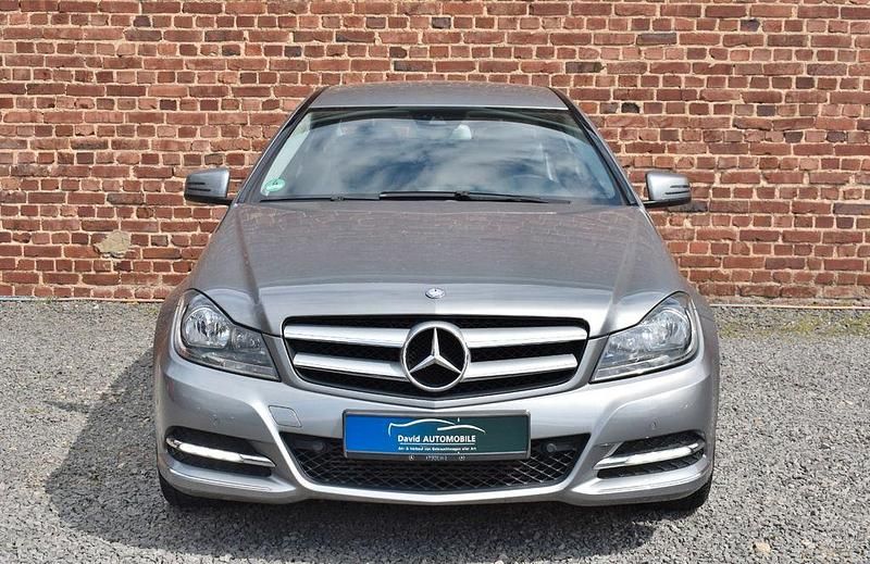 Gebraucht Mercedes C180 156 PS (114 kW) 2011 Silber Coupé