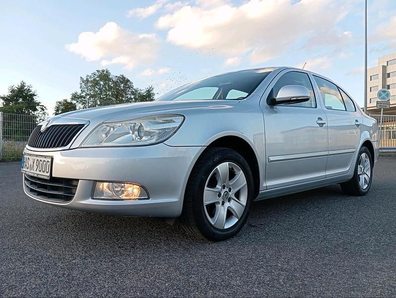 Silber Gebraucht 2009 Skoda Octavia Limousine | 6.800 € - Bild 1/4