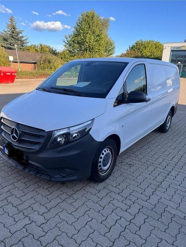 Weiß Gebraucht 2018 Mercedes Vito SUV | 14.950 € (Teuer) - Bild 1/4