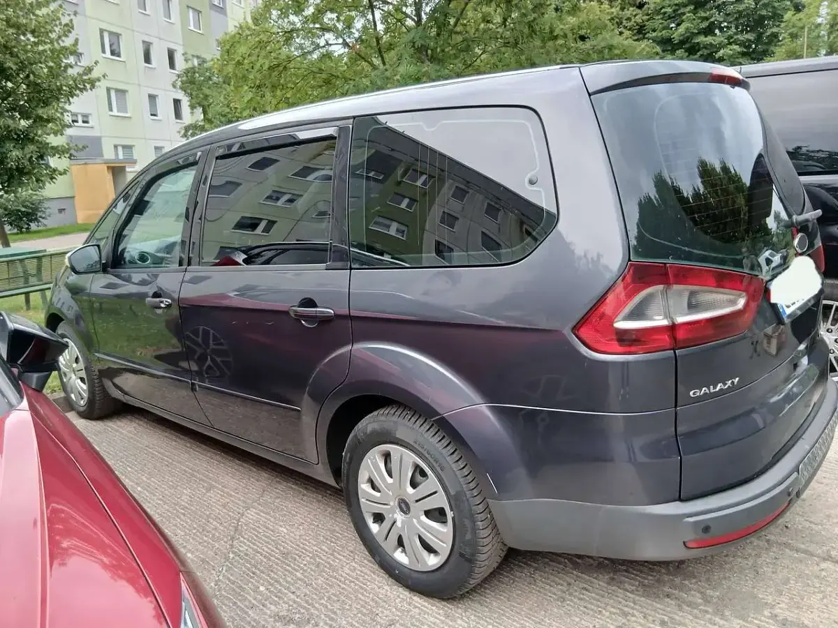 Gebraucht Ford Galaxy 140 PS (102 kW) 2009 Grau Van / Kleinbus