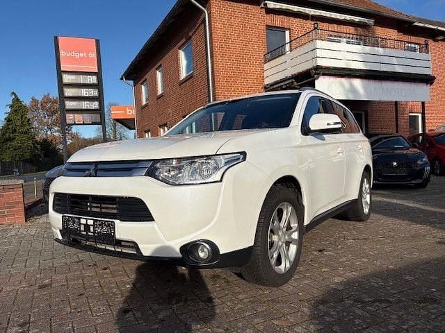 Weiß Gebraucht 2014 Mitsubishi Outlander Plus SUV | 9.300 € (Fairer Preis) - Bild 1/4