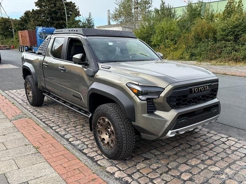 Grau Neu 2025 Toyota Tacoma T1 Abholung | 69.900 € - Bild 1/4