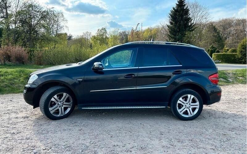 Schwarz Gebraucht 2011 Mercedes ML300 SUV | 9.550 € (Guter Preis) - Bild 1/4