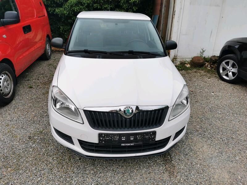 Weiß Gebraucht 2011 Skoda Fabia Kombi | 1.990 € (Fairer Preis) - Bild 1/4