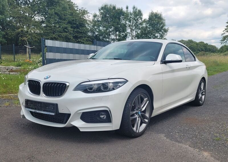 Weiß Gebraucht 2017 BMW 220 M Sport Coupé | 19.100 € (Fairer Preis) - Bild 1/4