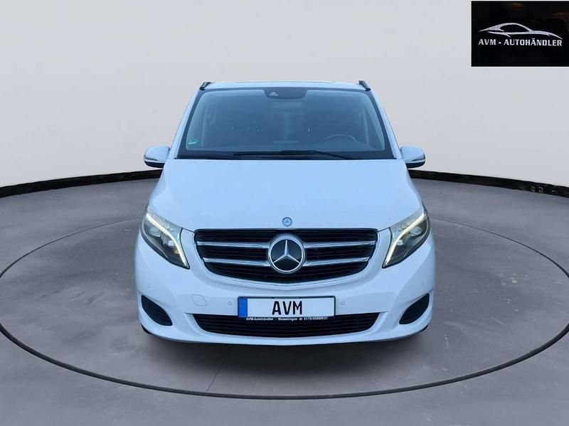 Gebraucht Mercedes V220 163 PS (119 kW) 2017 Bergkristallweiß metallic Van / Kleinbus