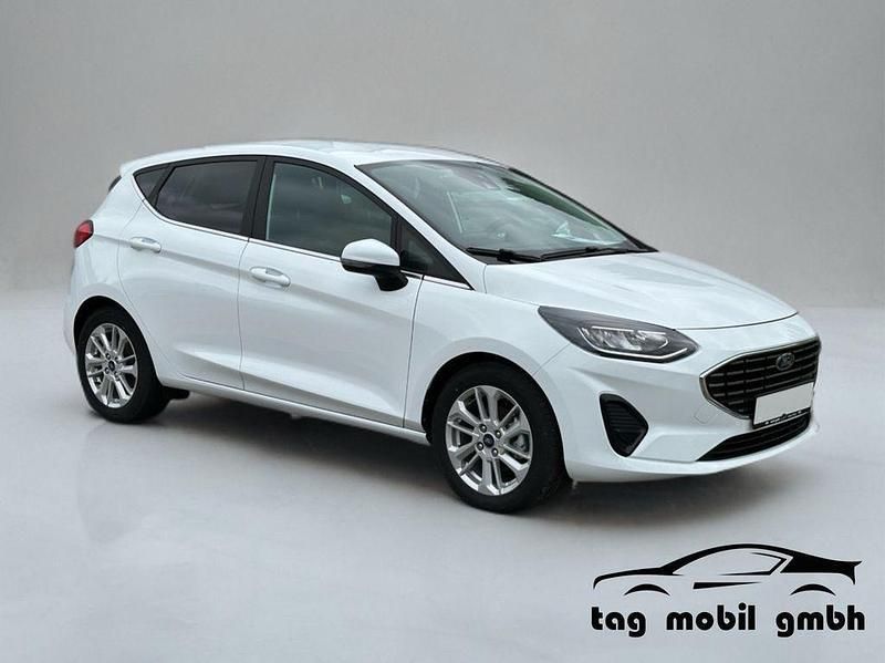Weiß Gebraucht 2023 Ford Fiesta Titanium Kleinwagen | 20.485 € (Guter Preis) - Bild 1/4