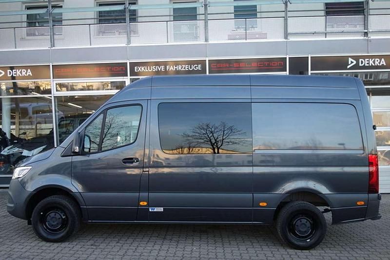 Gebraucht Mercedes Sprinter 190 PS (139 kW) 2023 Teonitgrau Van