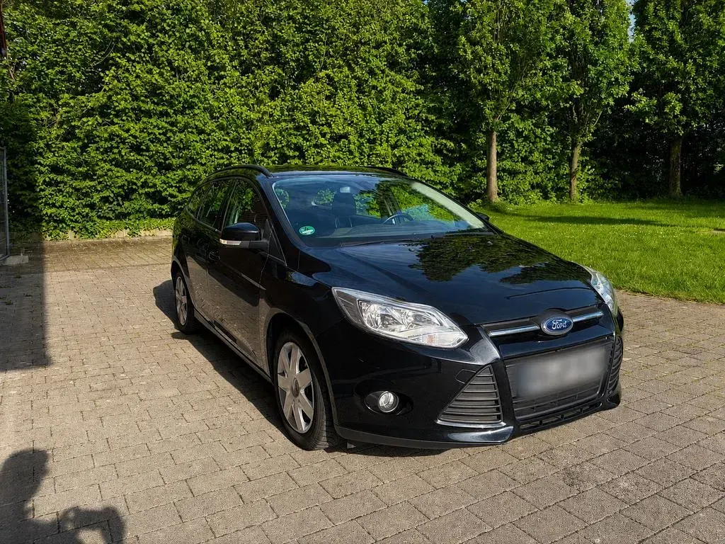 Gebraucht Ford Focus 101 PS (74 kW) 2013 Schwarz Limousine