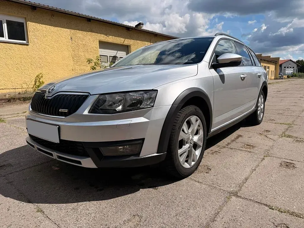 Gebraucht Skoda Octavia Scout 4x4 184 PS (135 kW) 2016 Silber Kombi