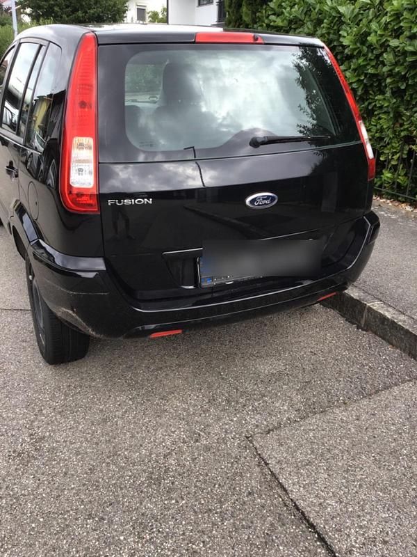 Gebraucht Ford Fusion 80 PS (58 kW) 2012 Schwarz Kleinwagen