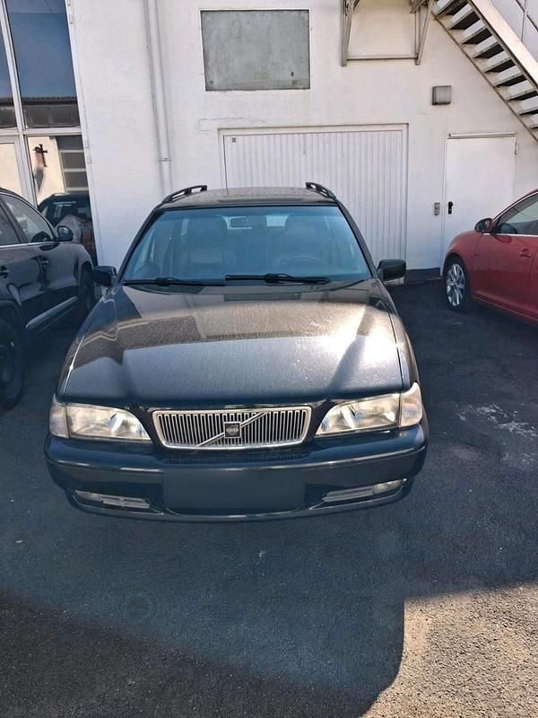 Second-hand Volvo V70 140 CP (102 kW) 2000 Negru Break