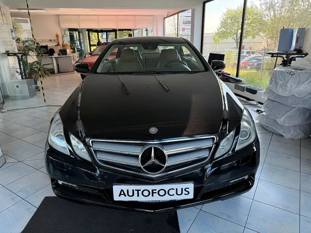 Gebraucht Mercedes E250 204 PS (150 kW) 2010 Schwarz Coupé