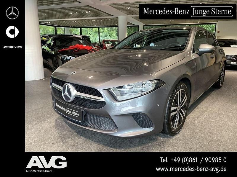 Grau Gebraucht 2022 Mercedes A180 Progressive Limousine | 23.400 € (Fairer Preis) - Bild 1/4