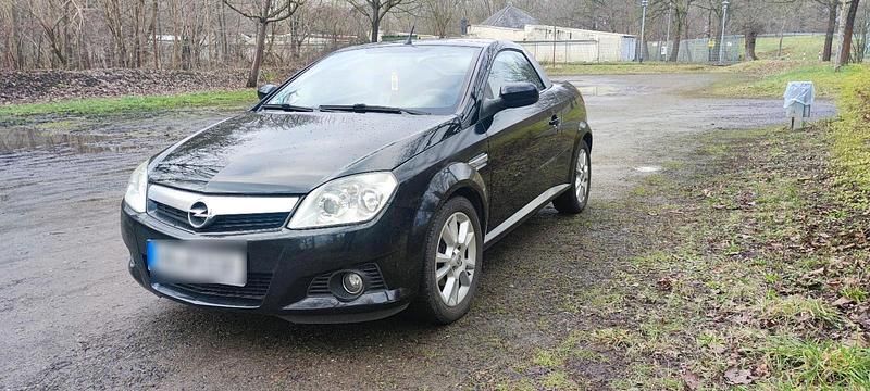 Schwarz Gebraucht 2007 Opel Tigra Kleinwagen | 1.300 € (Etwas zu teuer) - Bild 1/4