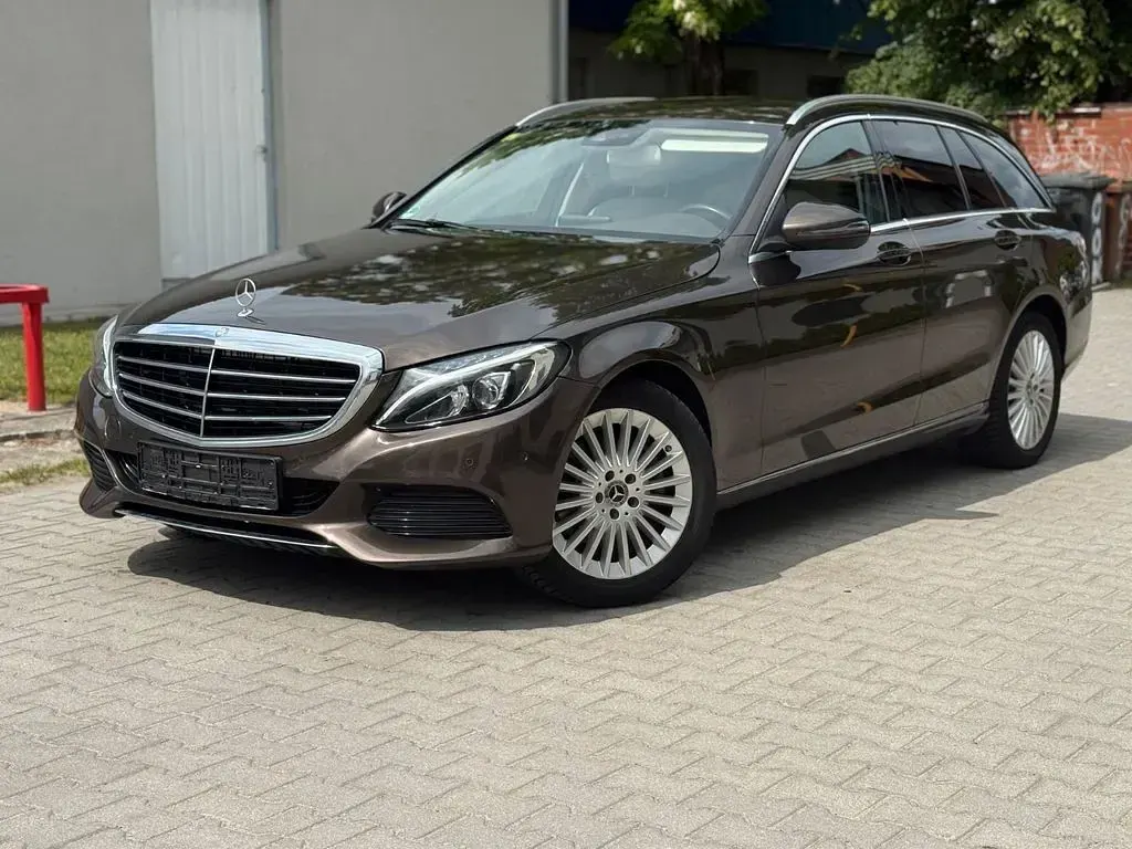 Gebraucht Mercedes C200 Exclusive 136 PS (100 kW) 2018 Braun Limousine
