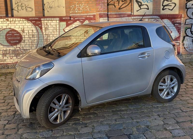 Gebraucht Toyota iQ 97 PS (71 kW) 2013 Silber Kleinwagen