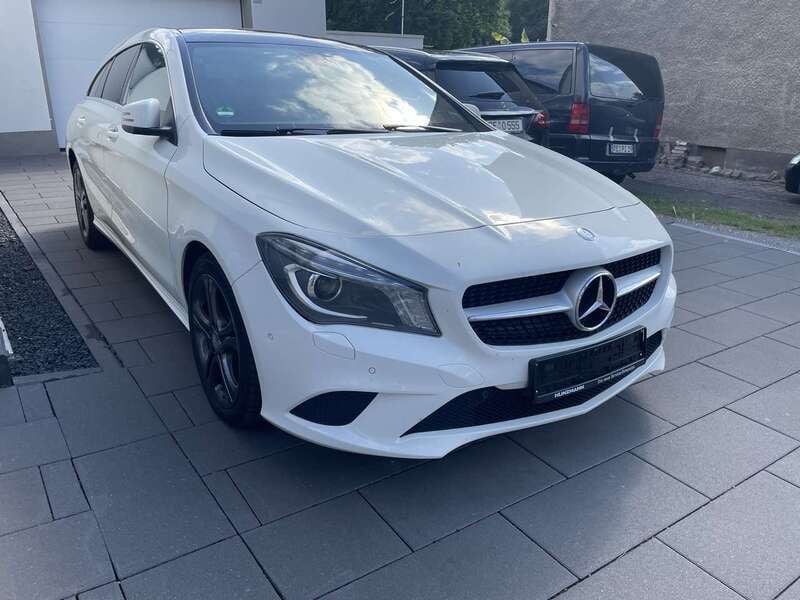 Calcitweiss unilack Gebraucht 2015 Mercedes CLA220 Limousine | 12.200 € (Fairer Preis) - Bild 1/4