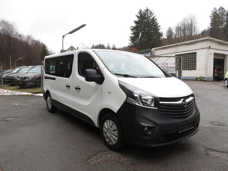 Gebraucht Opel Vivaro 125 PS (91 kW) 2018 Weiß Van / Kleinbus