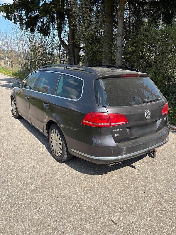 Usata VW Passat 140 CV (102 kW) 2011 Marrone Station wagon