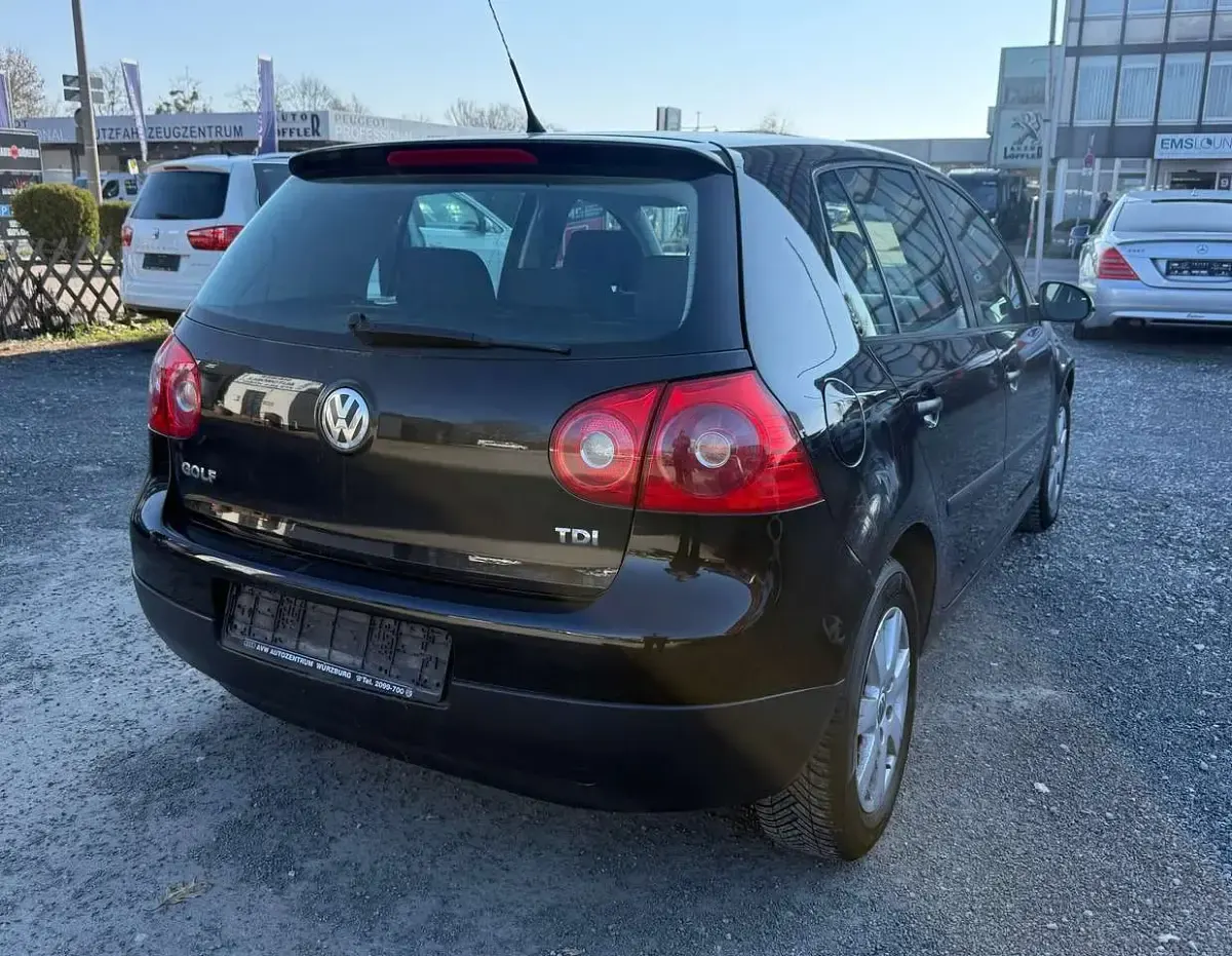 Gebraucht VW Golf IV 105 PS (77 kW) 2005 Black magic perleffekt Kleinwagen