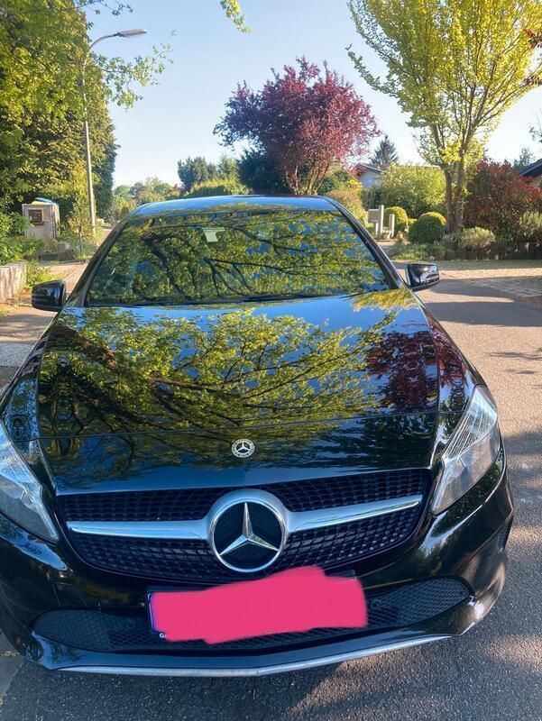 Schwarz Gebraucht 2018 Mercedes A180 Style Limousine | 16.000 € (Etwas zu teuer) - Bild 1/4