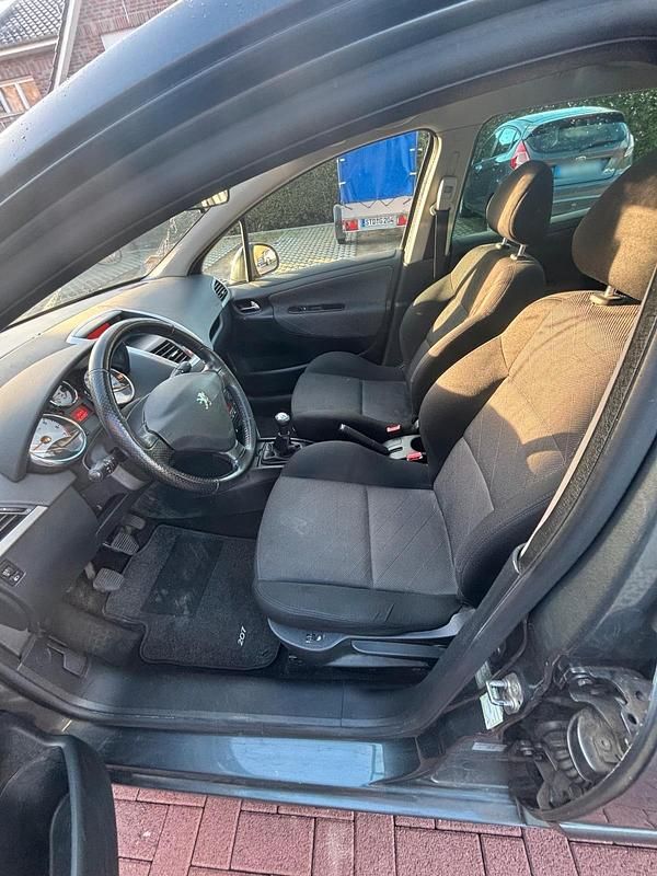 Gebraucht Peugeot 207 95 PS (69 kW) 2008 Grau Kombi