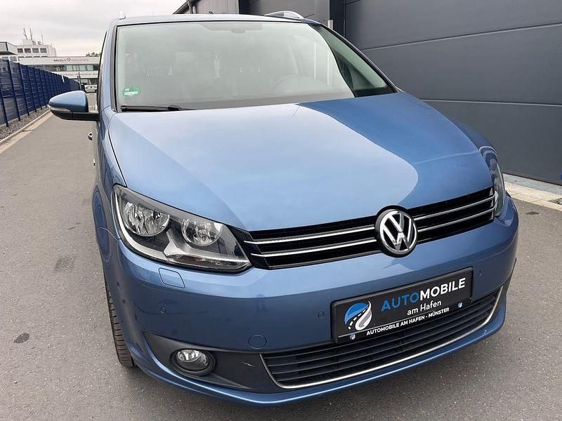 Blau Gebraucht 2013 VW Touran Life Van / Kleinbus | 8.990 € (Fairer Preis) - Bild 1/4
