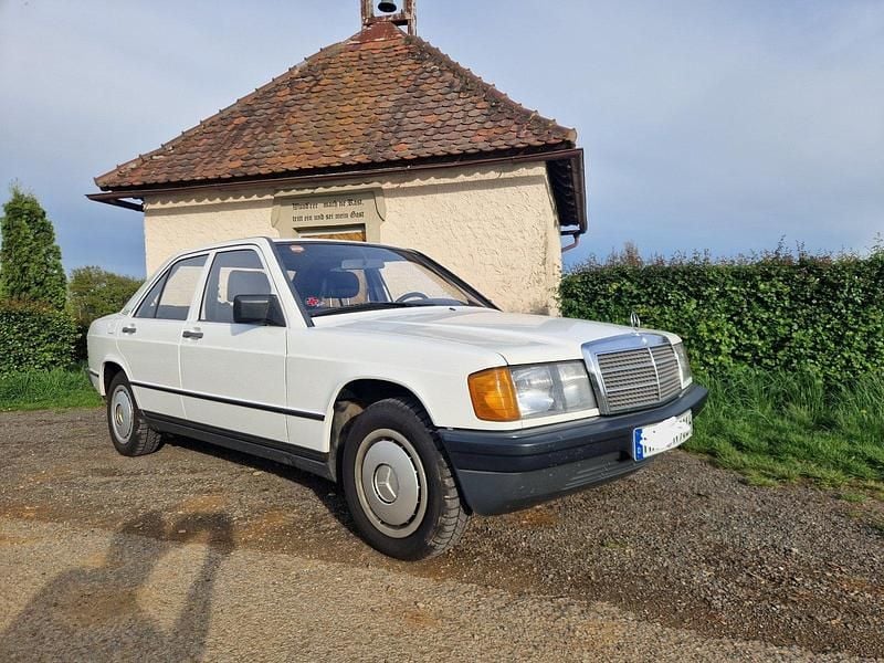 Weiß Gebraucht 1984 Mercedes 190 Classic Limousine | 6.500 € - Bild 1/4