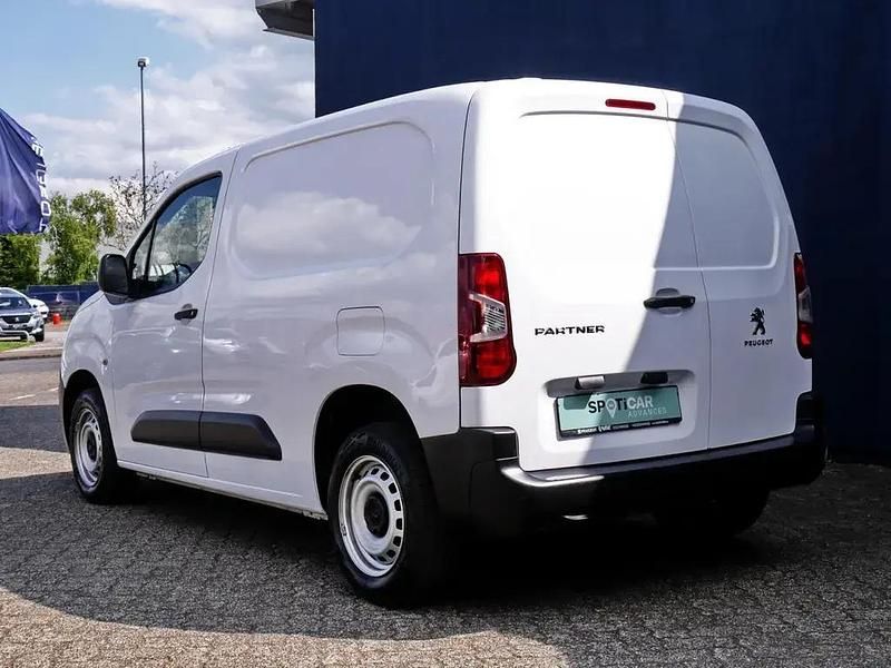 Gebraucht Peugeot Partner 110 PS (80 kW) 2020 Weiß Van / Kleinbus