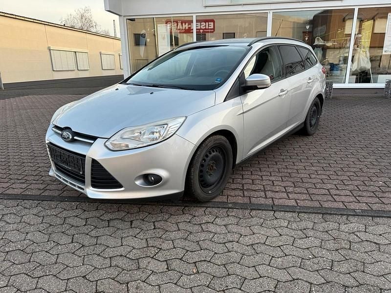 Silber Gebraucht 2011 Ford Focus Kombi | 3.500 € (Superpreis) - Bild 1/4
