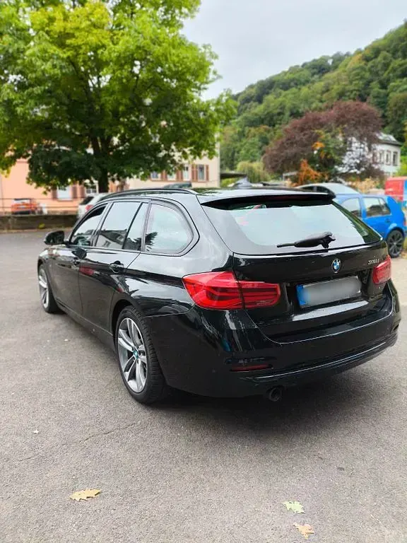 Gebraucht BMW 318 Sport Line 136 PS (100 kW) 2018 Schwarz Kombi