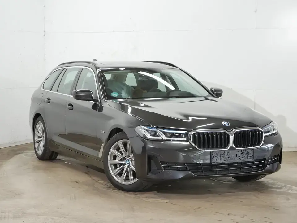 Gebraucht BMW 530e Sport Line 292 PS (214 kW) 2024 Sophistograu brillanteffekt Kombi